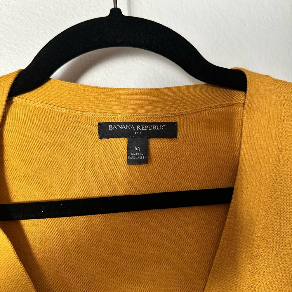 Banana Republic Mustard V-Neck Button-Front Cardigan - Picture 3 of 4